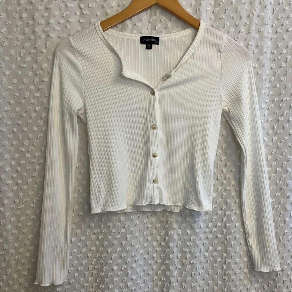 White Ribbed Button-Down Top - Picture 3 of 4